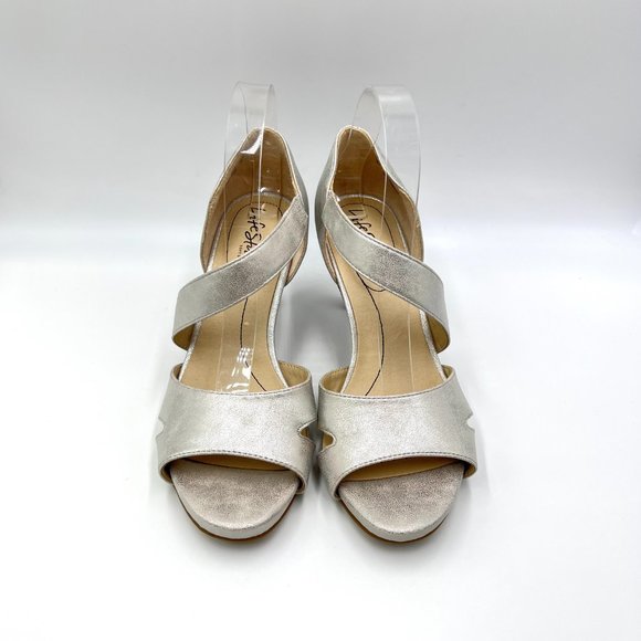 9W 9 WIDE Lifestride Women Mega Silver Metallic Faux Leather Sandals Heels Shoes - Picture 2 of 14